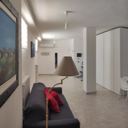Seagull Apartments - Front And Sea View & Airport Bari Luaran gambar