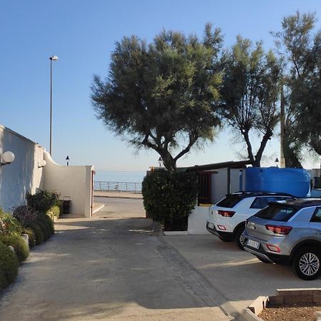 Seagull Apartments - Front And Sea View & Airport Bari Luaran gambar