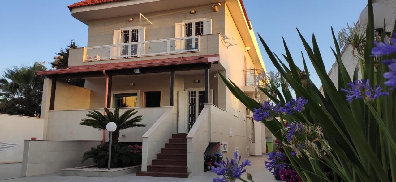 Seagull Apartments - Front And Sea View & Airport Bari Luaran gambar