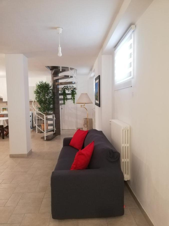 Seagull Apartments - Front And Sea View & Airport Bari Luaran gambar