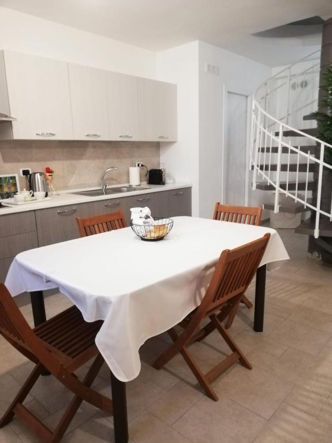 Seagull Apartments - Front And Sea View & Airport Bari Luaran gambar