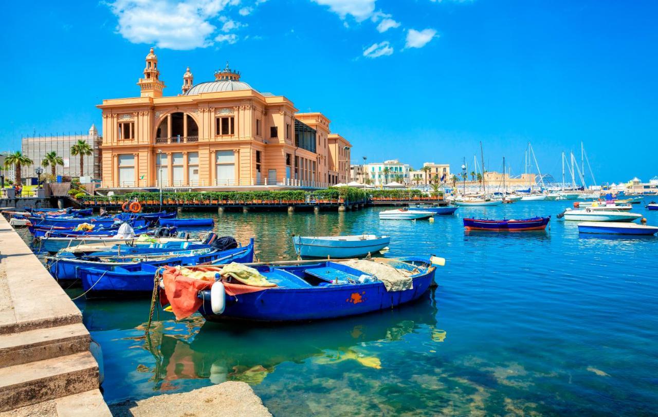 Seagull Apartments - Front And Sea View & Airport Bari Luaran gambar