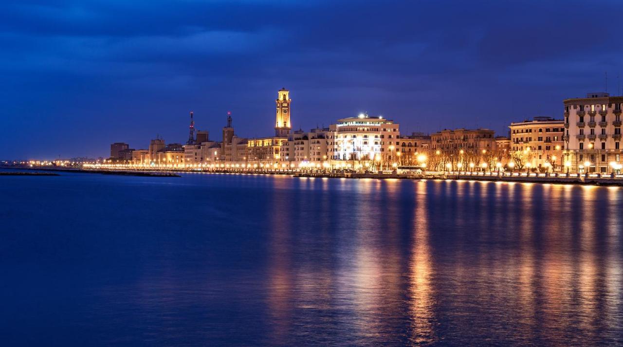Seagull Apartments - Front And Sea View & Airport Bari Luaran gambar