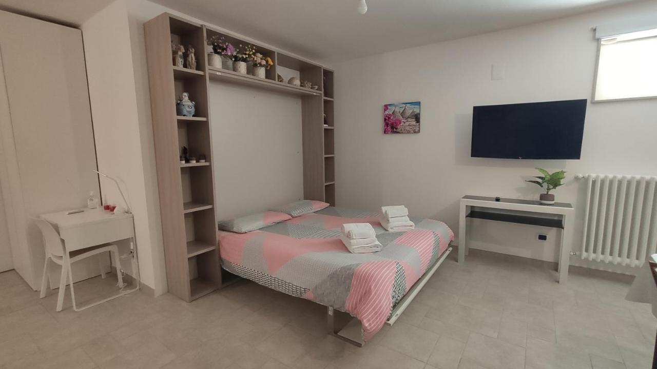 Seagull Apartments - Front And Sea View & Airport Bari Luaran gambar