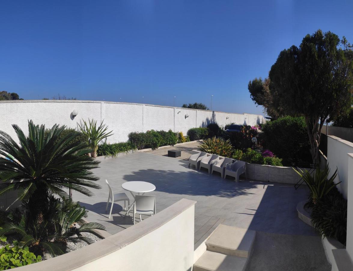Seagull Apartments - Front And Sea View & Airport Bari Luaran gambar