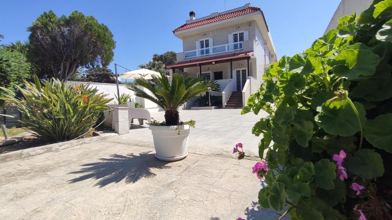 Seagull Apartments - Front And Sea View & Airport Bari Luaran gambar
