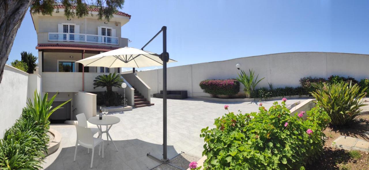 Seagull Apartments - Front And Sea View & Airport Bari Luaran gambar