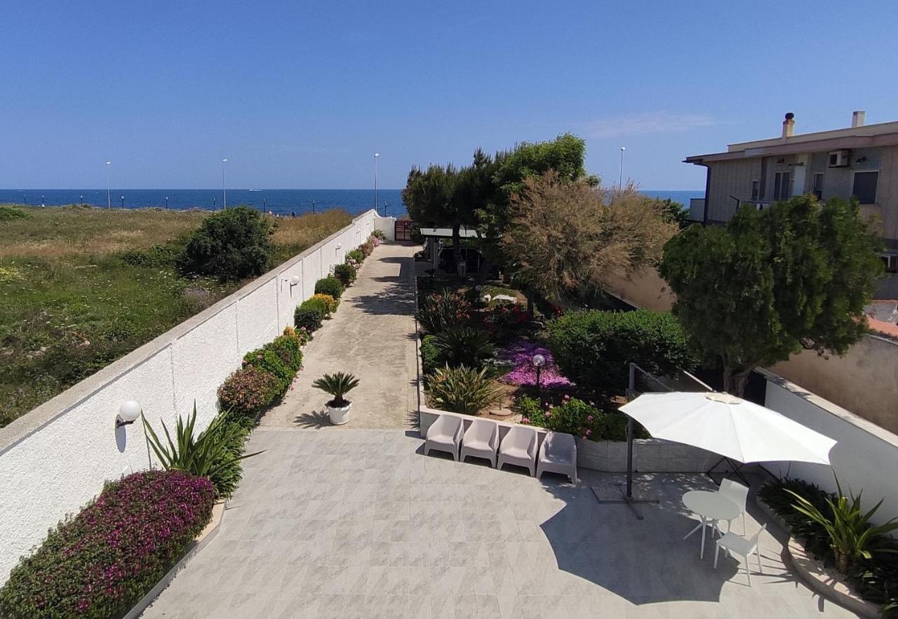 Seagull Apartments - Front And Sea View & Airport Bari Luaran gambar