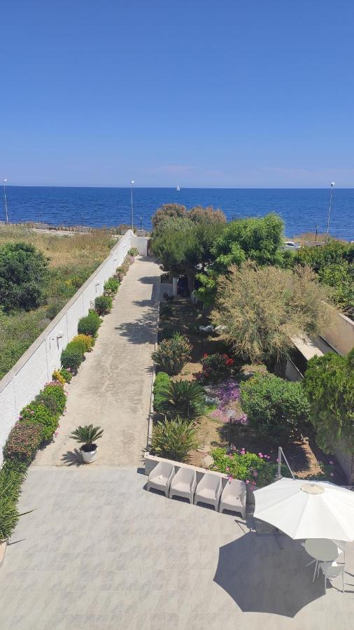 Seagull Apartments - Front And Sea View & Airport Bari Luaran gambar