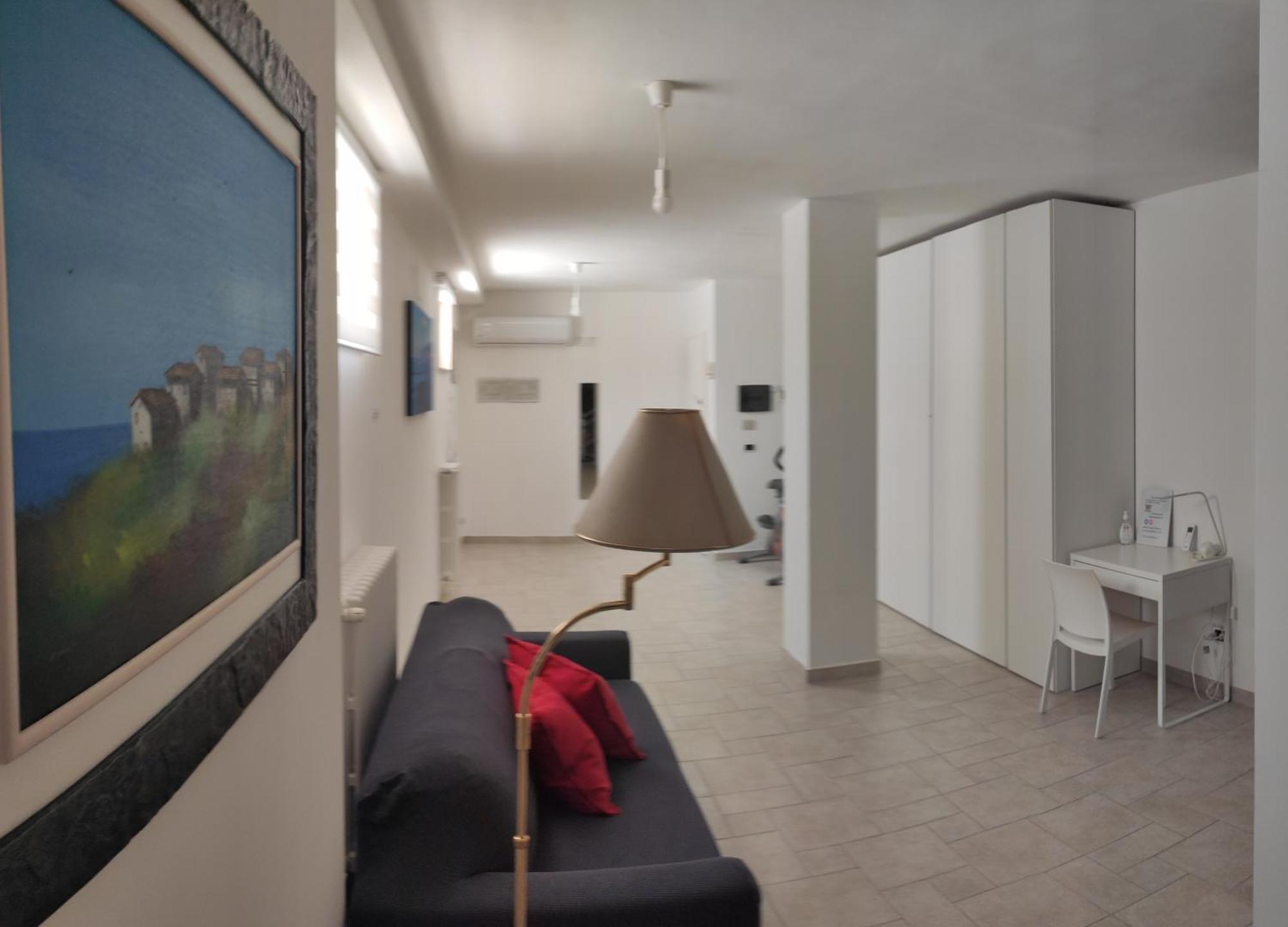 Seagull Apartments - Front And Sea View & Airport Bari Luaran gambar