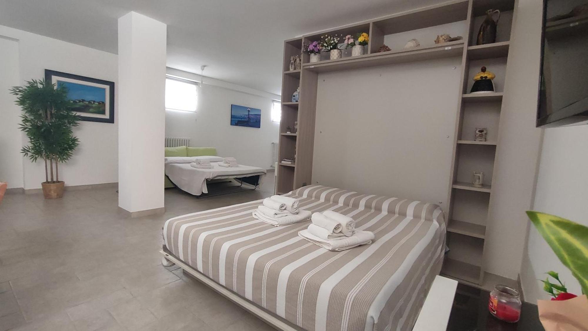 Seagull Apartments - Front And Sea View & Airport Bari Luaran gambar