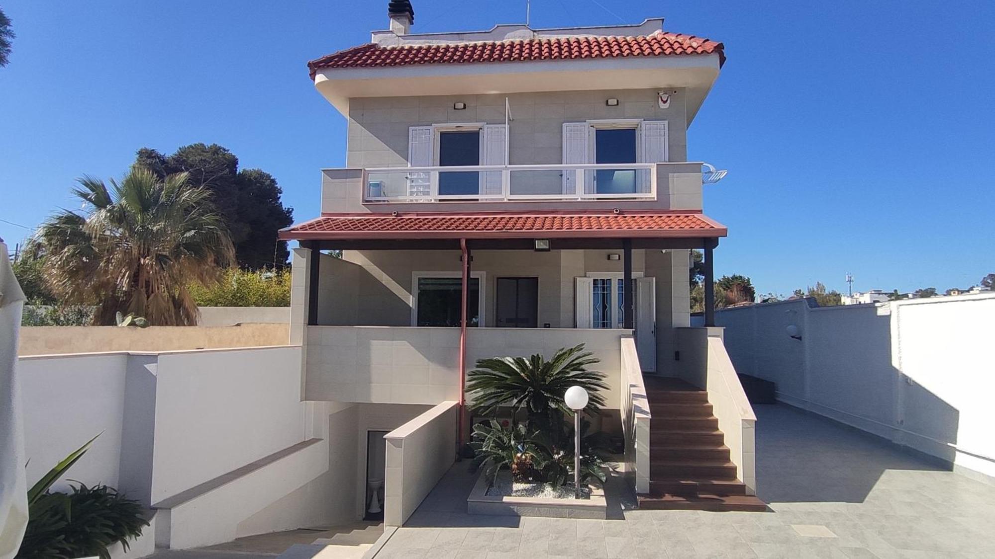 Seagull Apartments - Front And Sea View & Airport Bari Luaran gambar