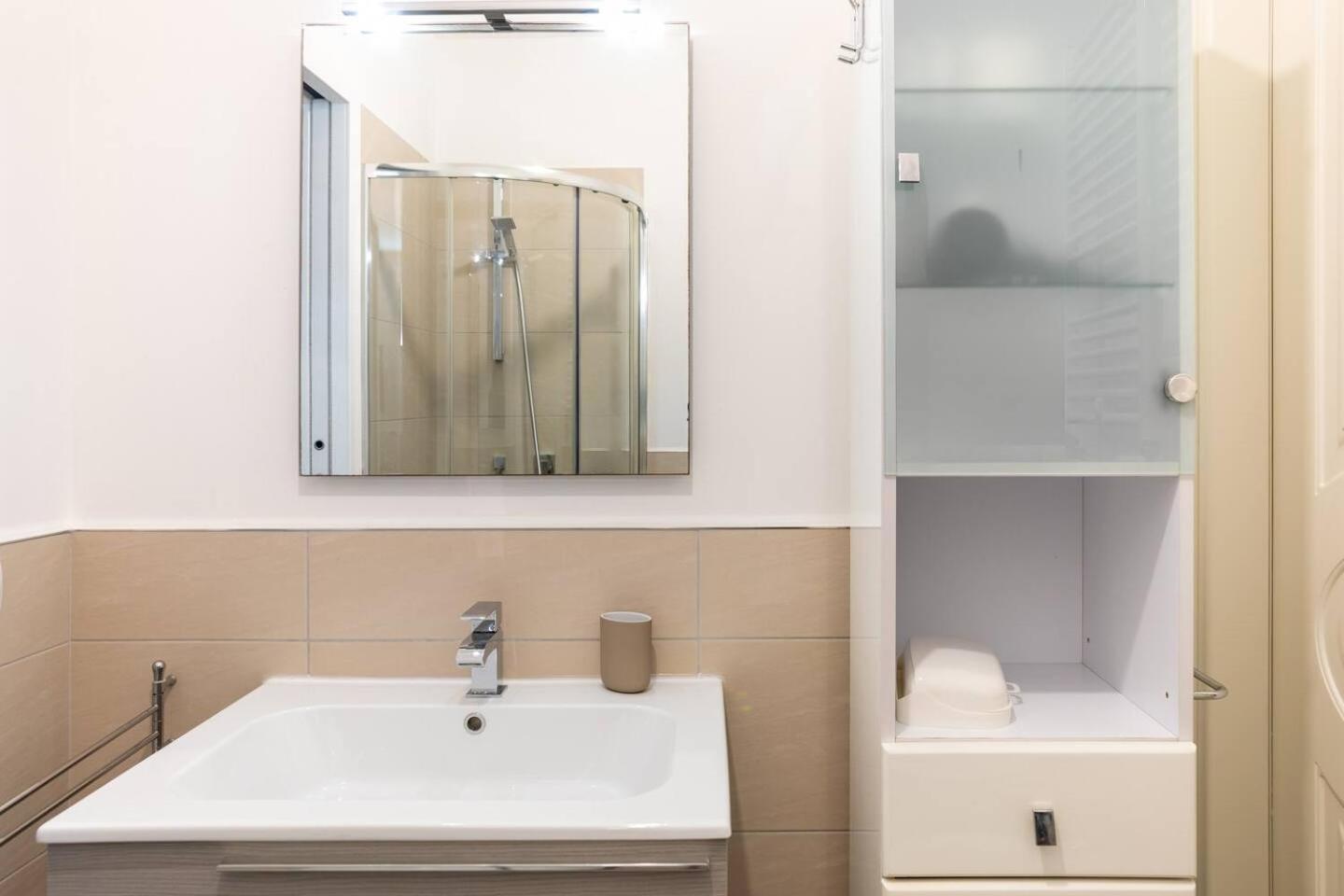 Seagull Apartments - Front And Sea View & Airport Bari Luaran gambar