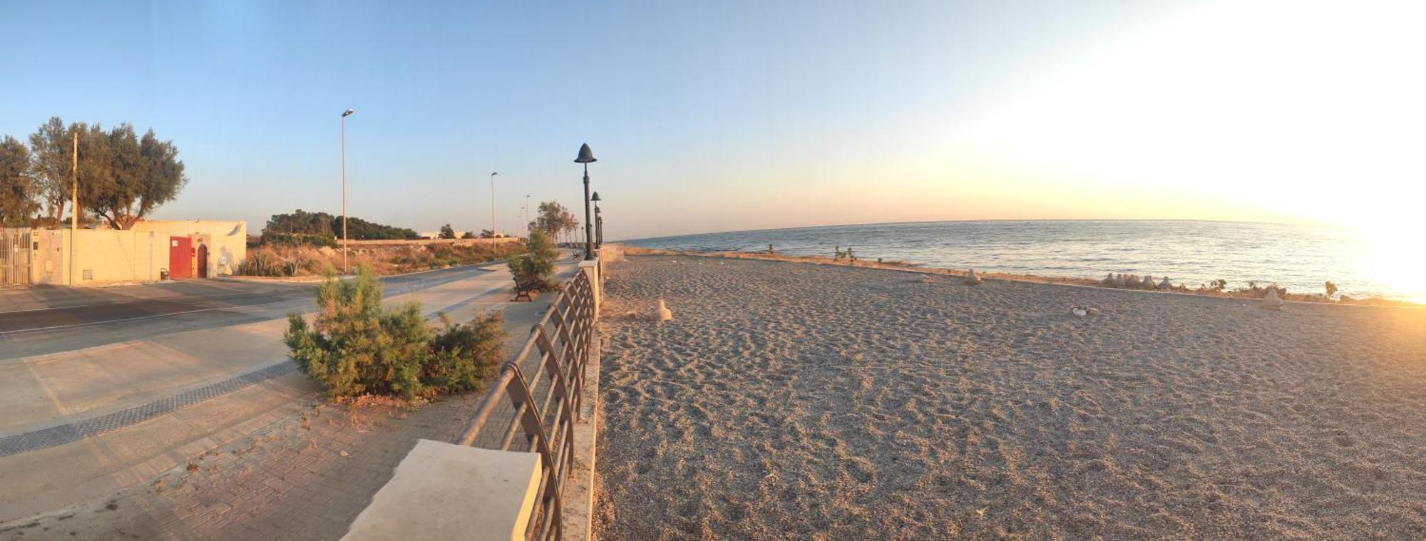 Seagull Apartments - Front And Sea View & Airport Bari Luaran gambar