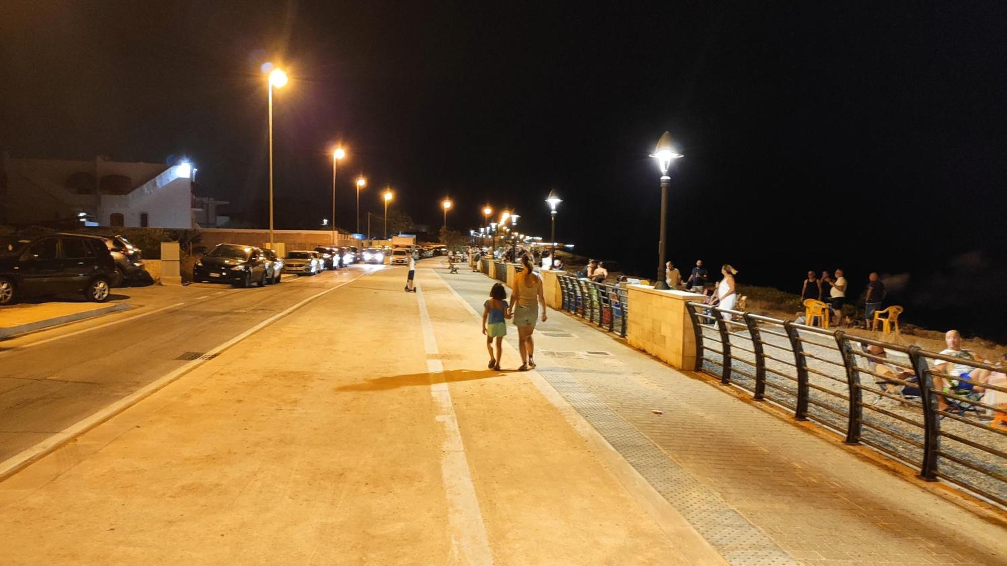 Seagull Apartments - Front And Sea View & Airport Bari Luaran gambar