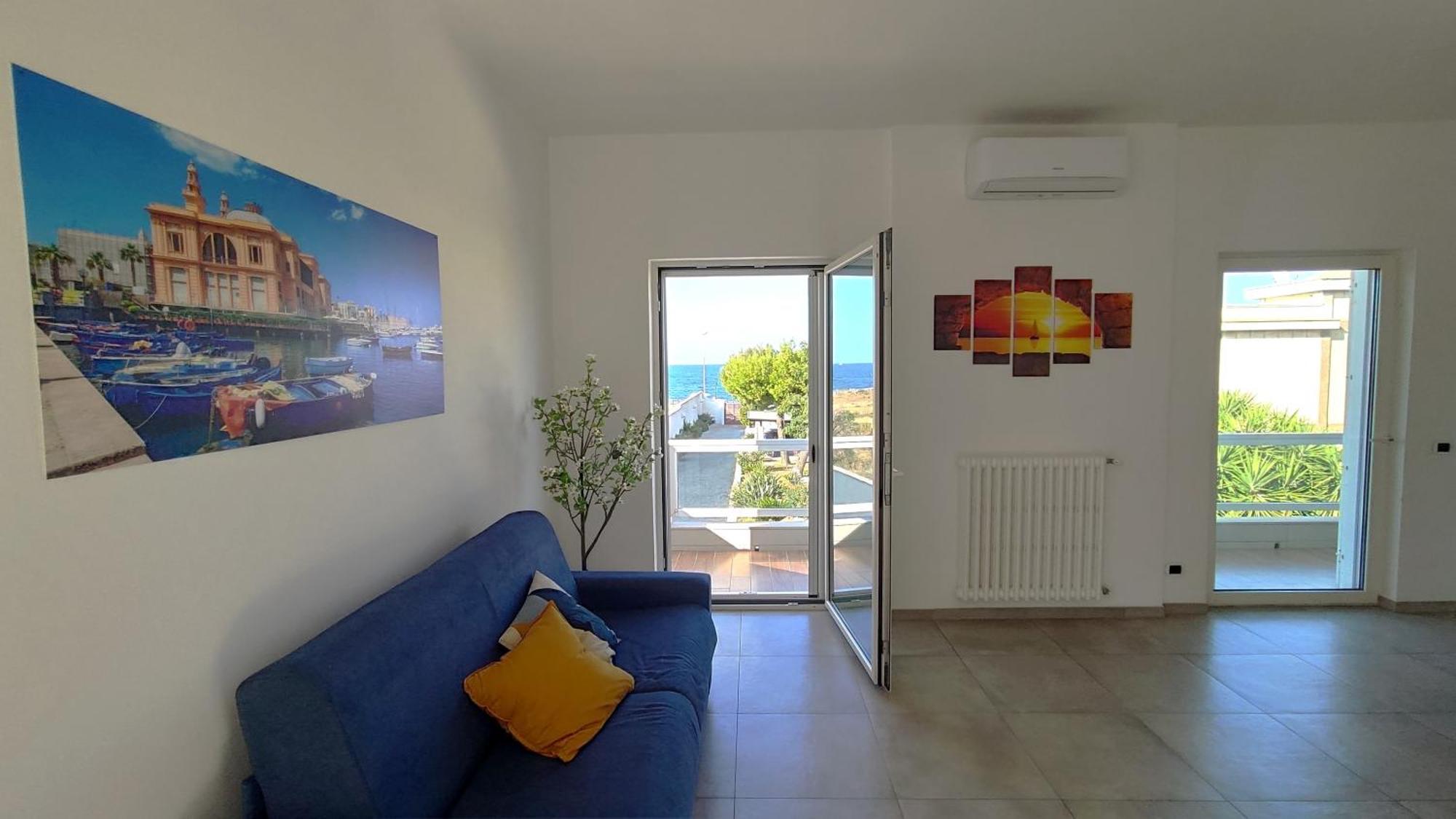 Seagull Apartments - Front And Sea View & Airport Bari Luaran gambar