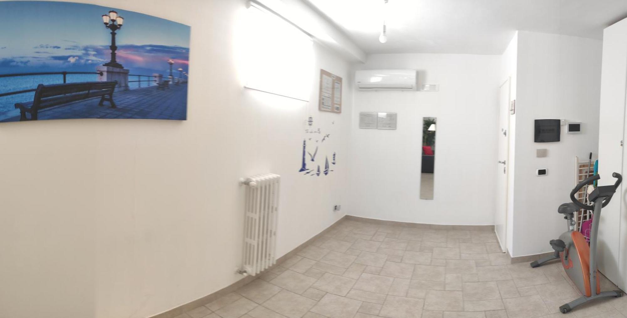 Seagull Apartments - Front And Sea View & Airport Bari Luaran gambar