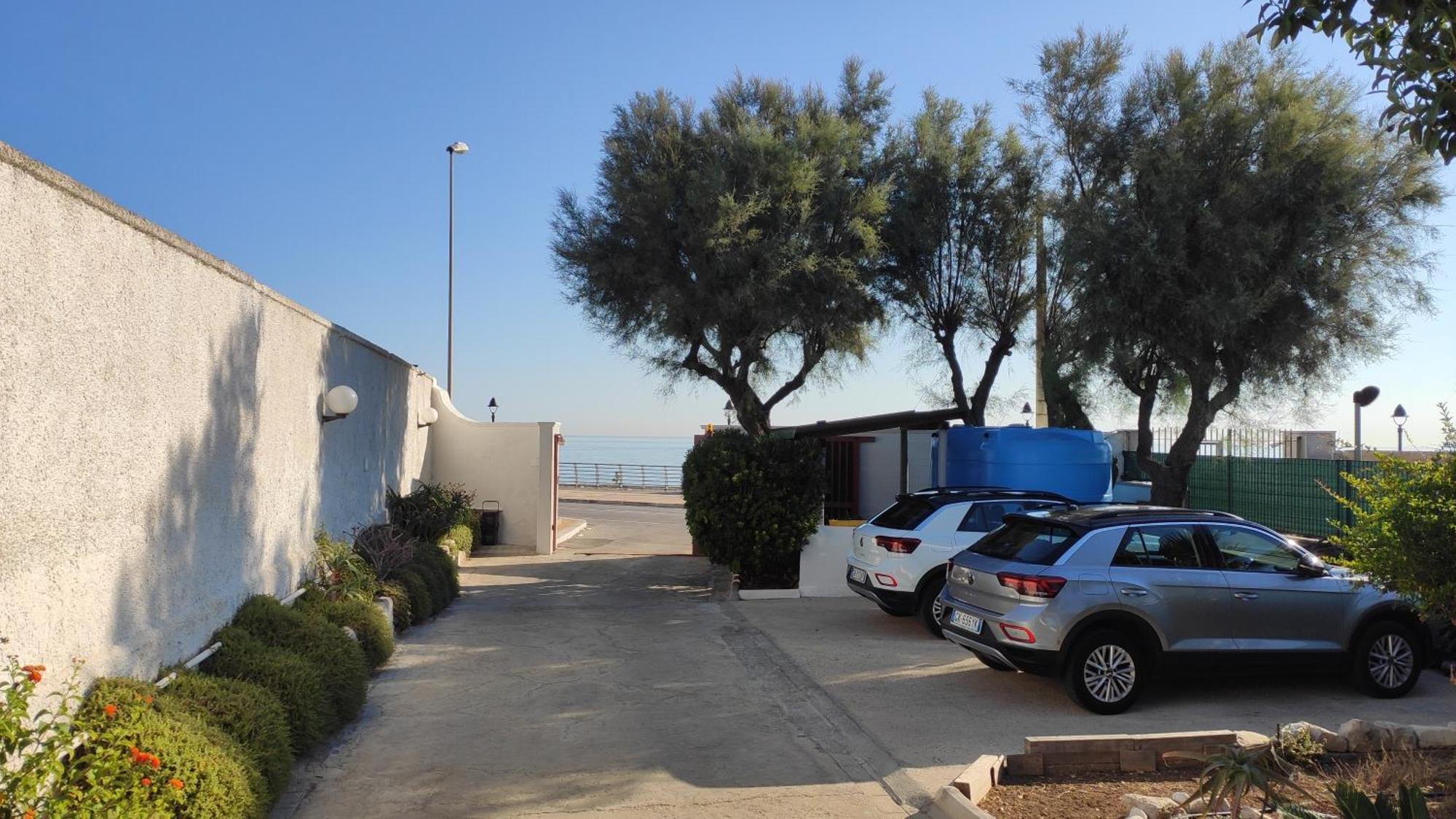 Seagull Apartments - Front And Sea View & Airport Bari Luaran gambar